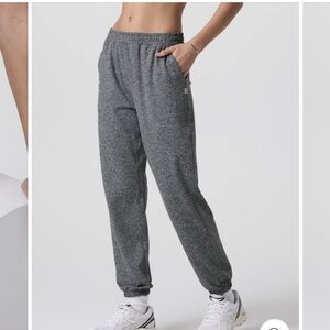 Vuori Boyfriend Jogger in Charcoal Heather
